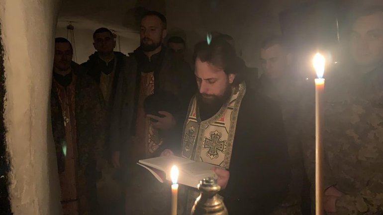 У Дальніх печерах лаври капелани ПЦУ звершили молебень за перемогу України - фото 1