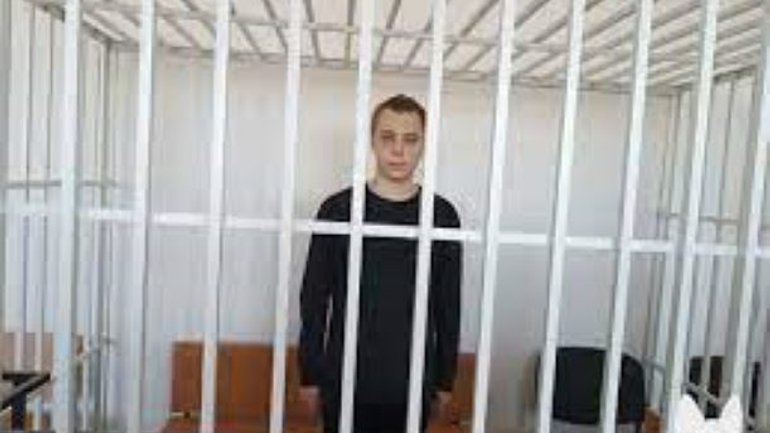 Российская прокуратура просит заключить в тюрьму на 3,5 года парня, который "по заданию СБУ" сжег Коран - фото 1