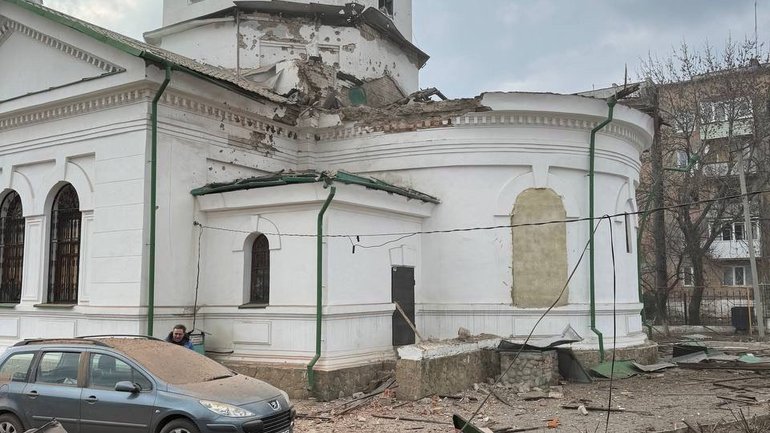 У Торецьку на Донеччині від обстрілу постраждав храм УПЦ МП - фото 1