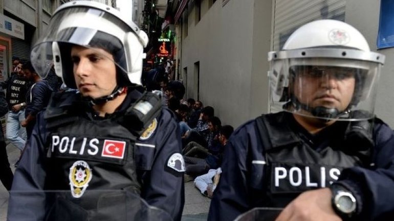 У Туреччині за підозрою у зв’язках із ІДІЛ та участі у теракті в католицькій церкві затримали 48 осіб - фото 1