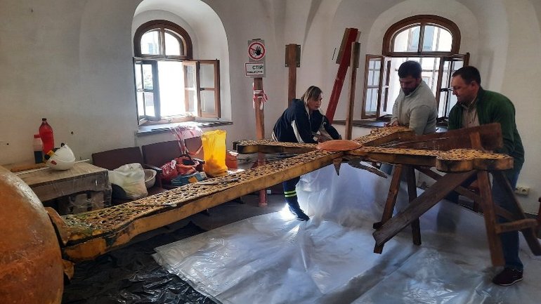 Тривають роботи з реставрації хреста центрального купола Софійського собору - фото 1