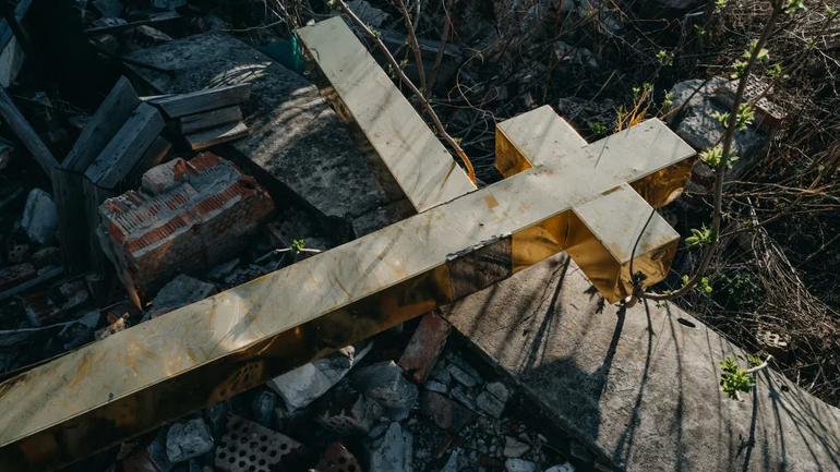 A view of a destroyed Orthodox cross in the Our Lady of the Joy of All Who Sorrow Church in Bohorodychne, Donetsk Oblast, Ukraine on April 5, 2024. The village of Bohorodychne, in the Donetsk region of eastern Ukraine, was one of the frontlines where some of the hardest battles were fought in June 2022.  - фото 1