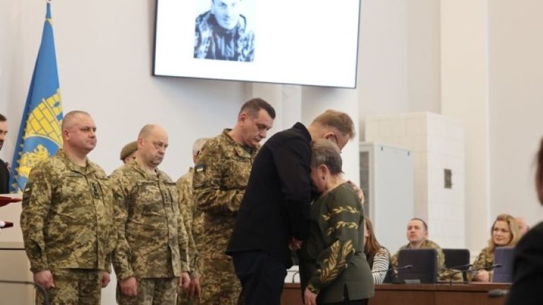 У Львові рідні 25 полеглих захисників отримали «Почесний знак Святого Юрія» - фото 1