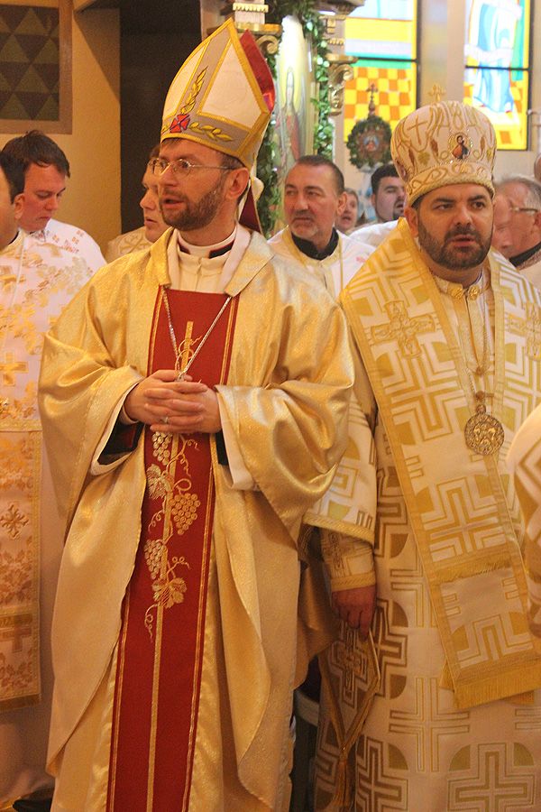 Патріарх Святослав привіз буковинським греко-католикам першого єпископа - фото 54352