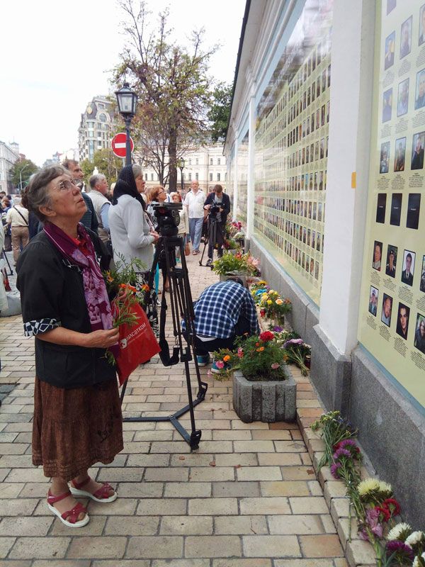 У Києві молитовно вшанували полеглих в Іловайському котлі - фото 54424