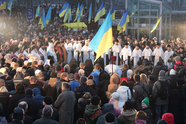 “Ці свічки зігріватимуть душі тих, кого скосив Голодомор”: у Києві вшанували жертв Голодомору - фото 54583