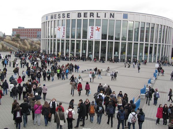 «Шлях до нової солідарності між людьми» – провідна тема європейської зустрічі молоді Тезе у Берліні - фото 54669