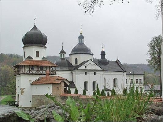 Сьогодні Крехівський монастир св. Миколая серед зелені...  - фото 55418