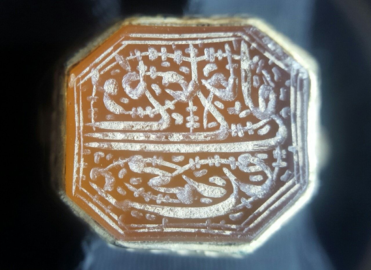 В Украине нашли перстень внука султана Сулеймана с интересной надписью - фото 63036