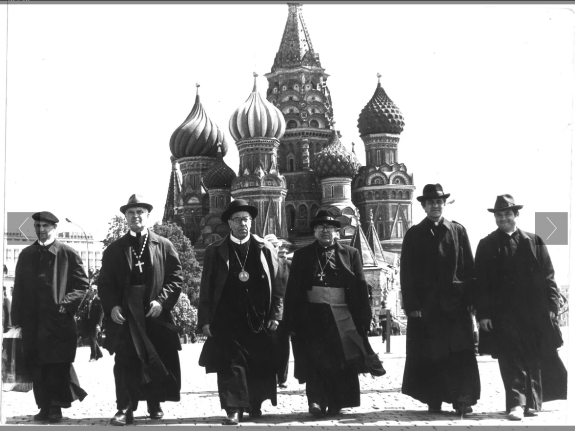 Українські католицькі єпископи на Красній площі в Москві, 1989 рік - фото 68220