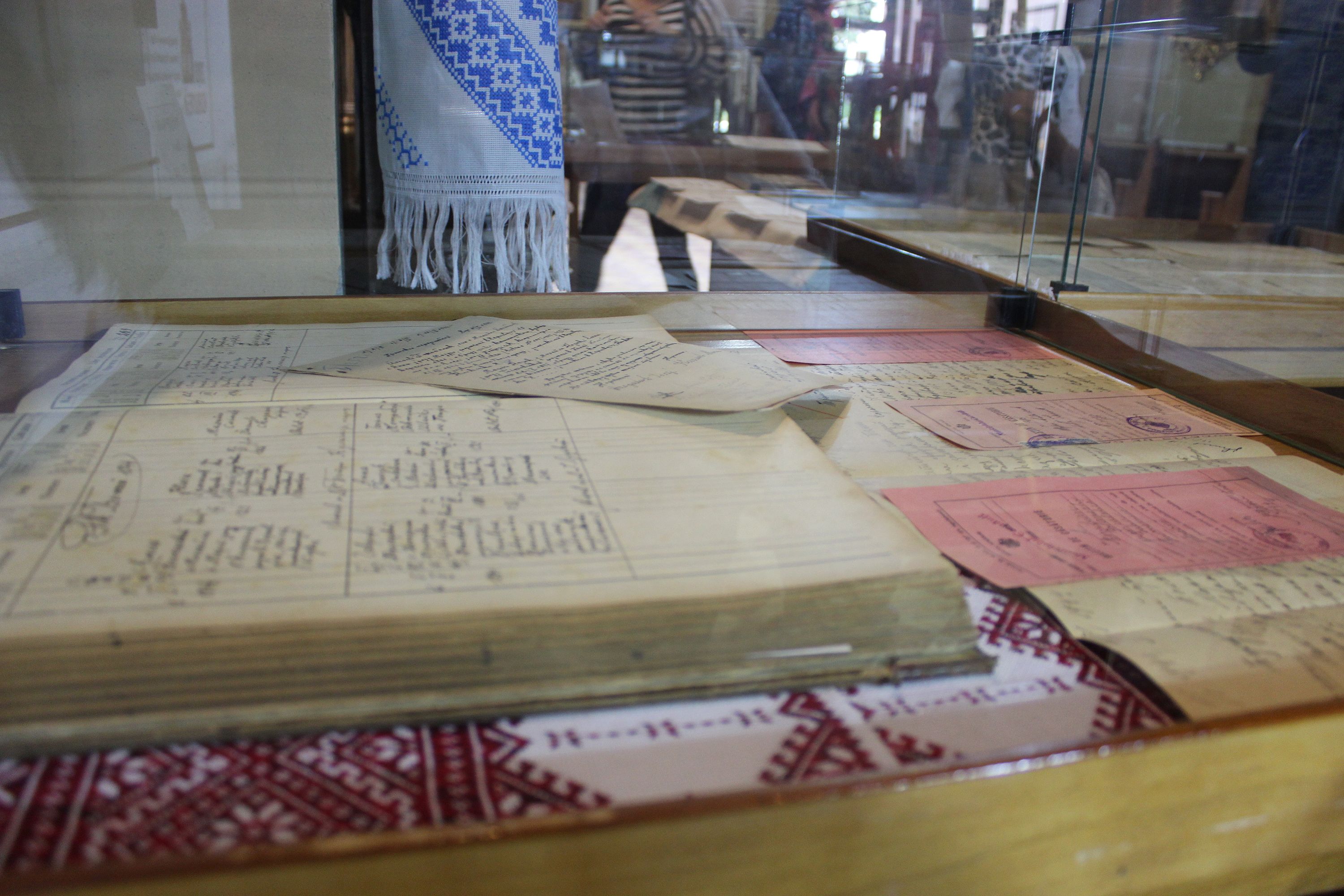 Свідоцтва життя: старі метричні книги УГКЦ показали на виставці у Чернівцях - фото 78072