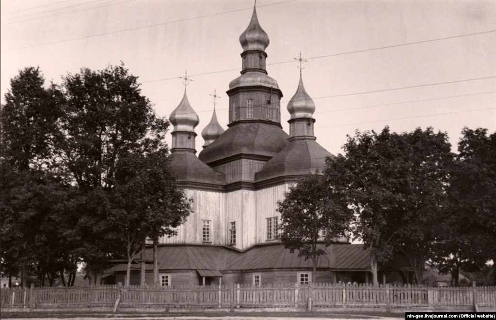 Так виглядала церква гетьмана Данила Апостола в Новому Ропську в першій половині ХХ століття - фото 80044