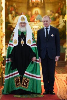 Патриарх Кирилл вручил церковную награду чиновнику, причастному к отравлению Навального - фото 81217