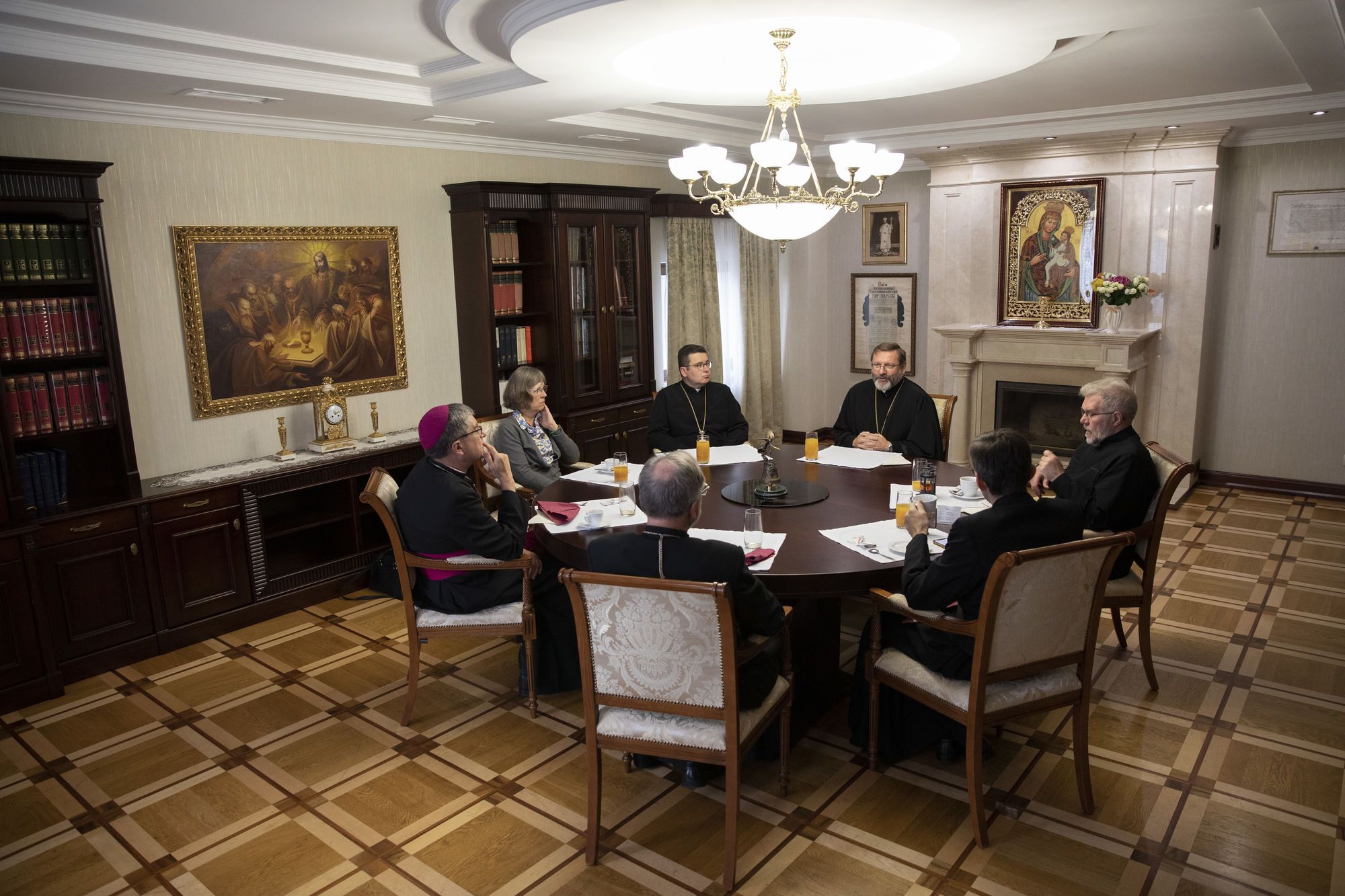 The delegation of the Catholic Bishops of France arrives in Ukraine on a solidarity visit - фото 99299