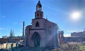 В Бахмуте оккупанты попали в римско-католический костел и церковь «Слово жизни» - фото 104454