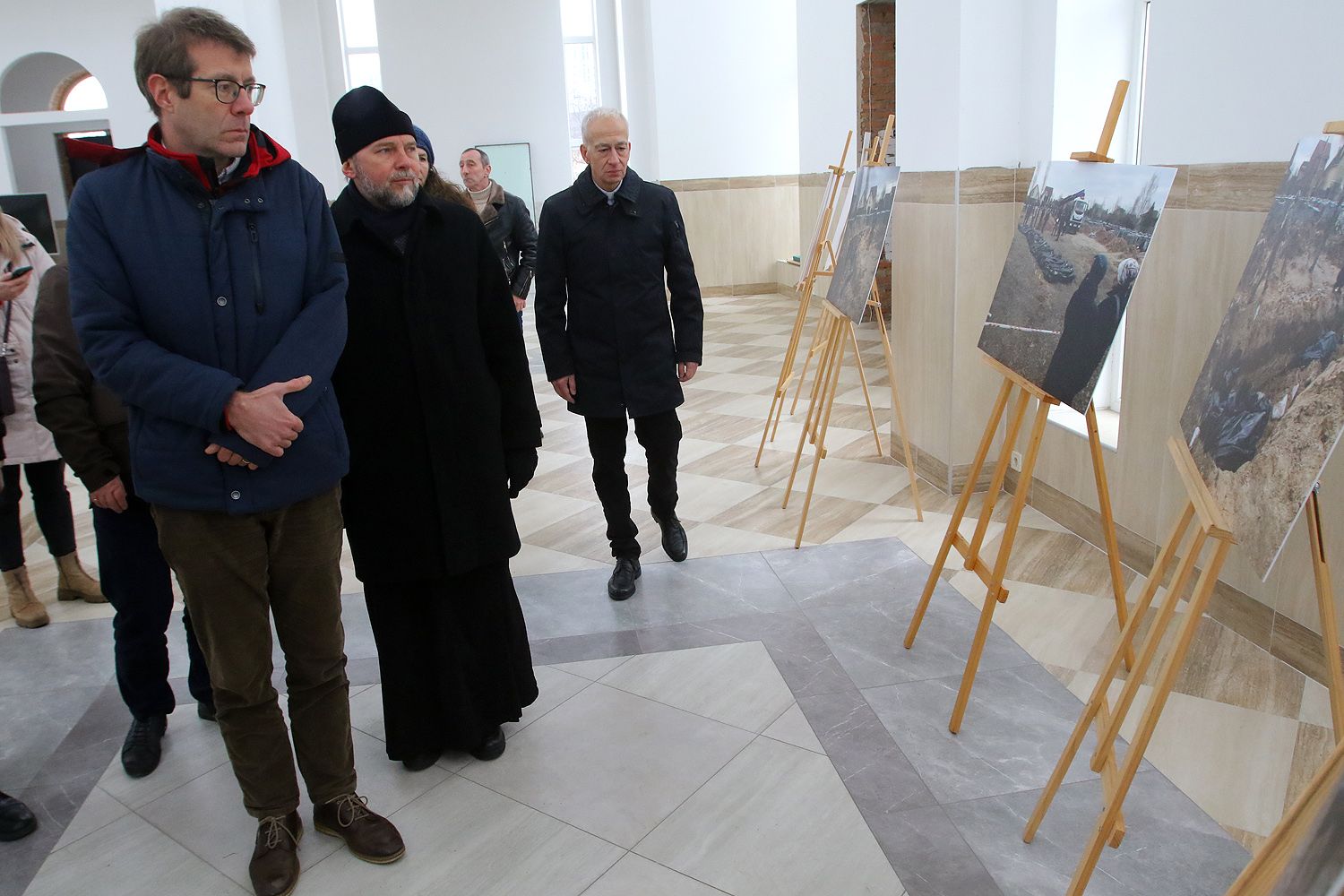 «Я тут, щоб засвідчити нашу підтримку», — Президент Карітасу Європи монсеньйор Міхаель Ландау в Україні - фото 107812