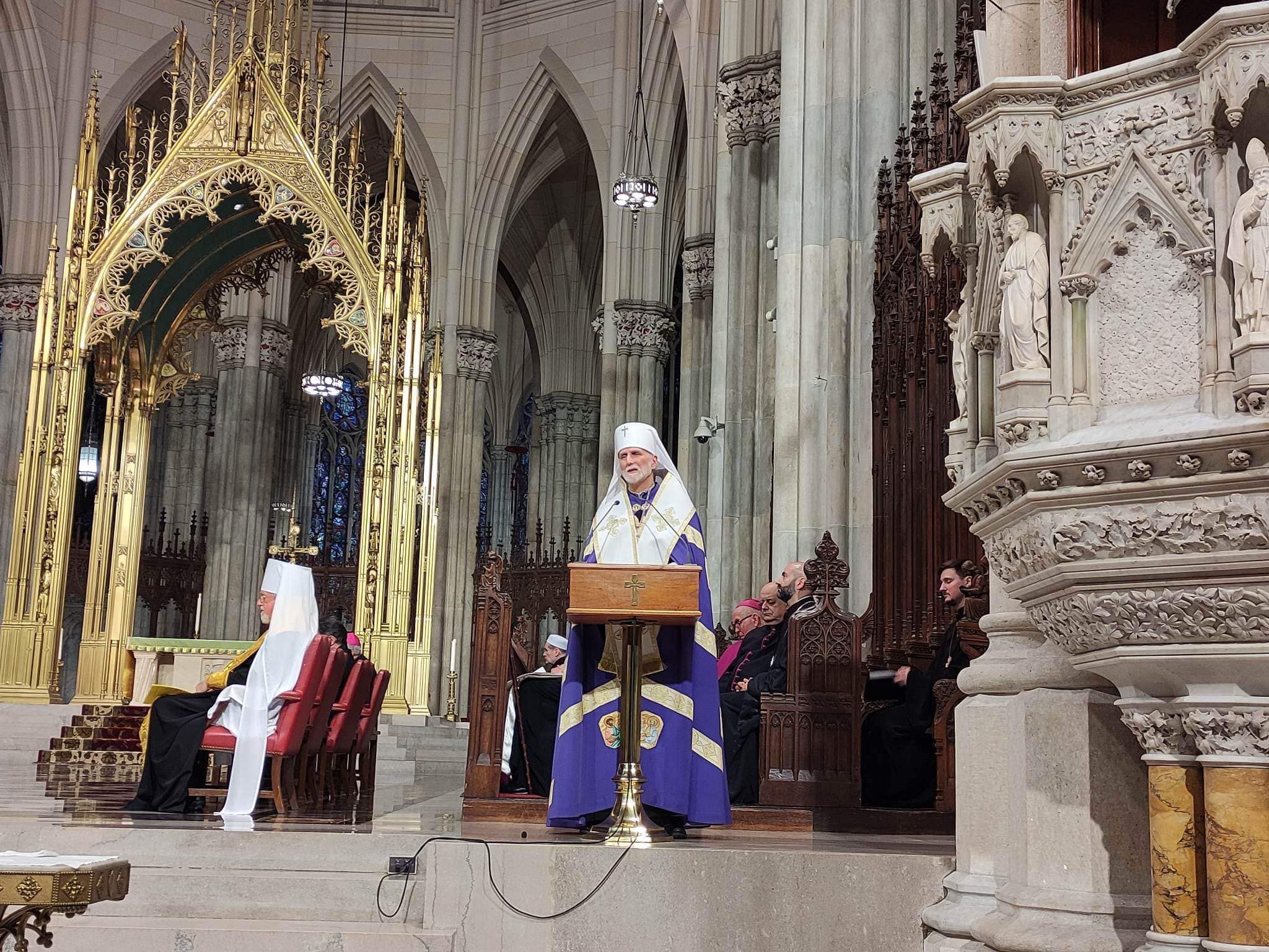 Ecumenical prayer for peace in Ukraine held at St. Patrick's Cathedral in New York - фото 109084
