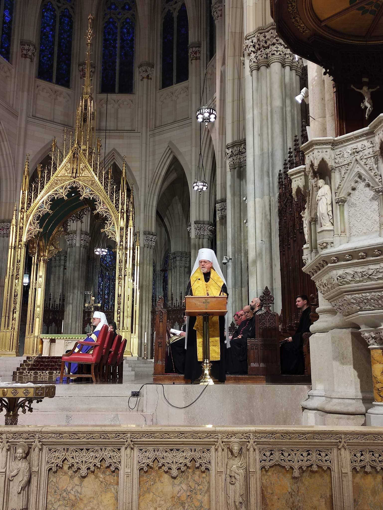 Ecumenical prayer for peace in Ukraine held at St. Patrick's Cathedral in New York - фото 109085