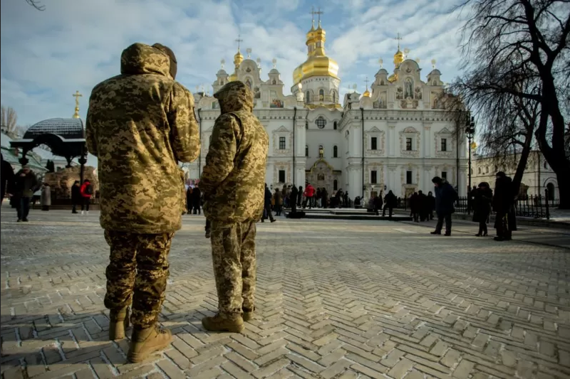 На фронтах війни з Росією воюють віряни обох великих православних церков України - і УПЦ, і ПЦУ - фото 111250