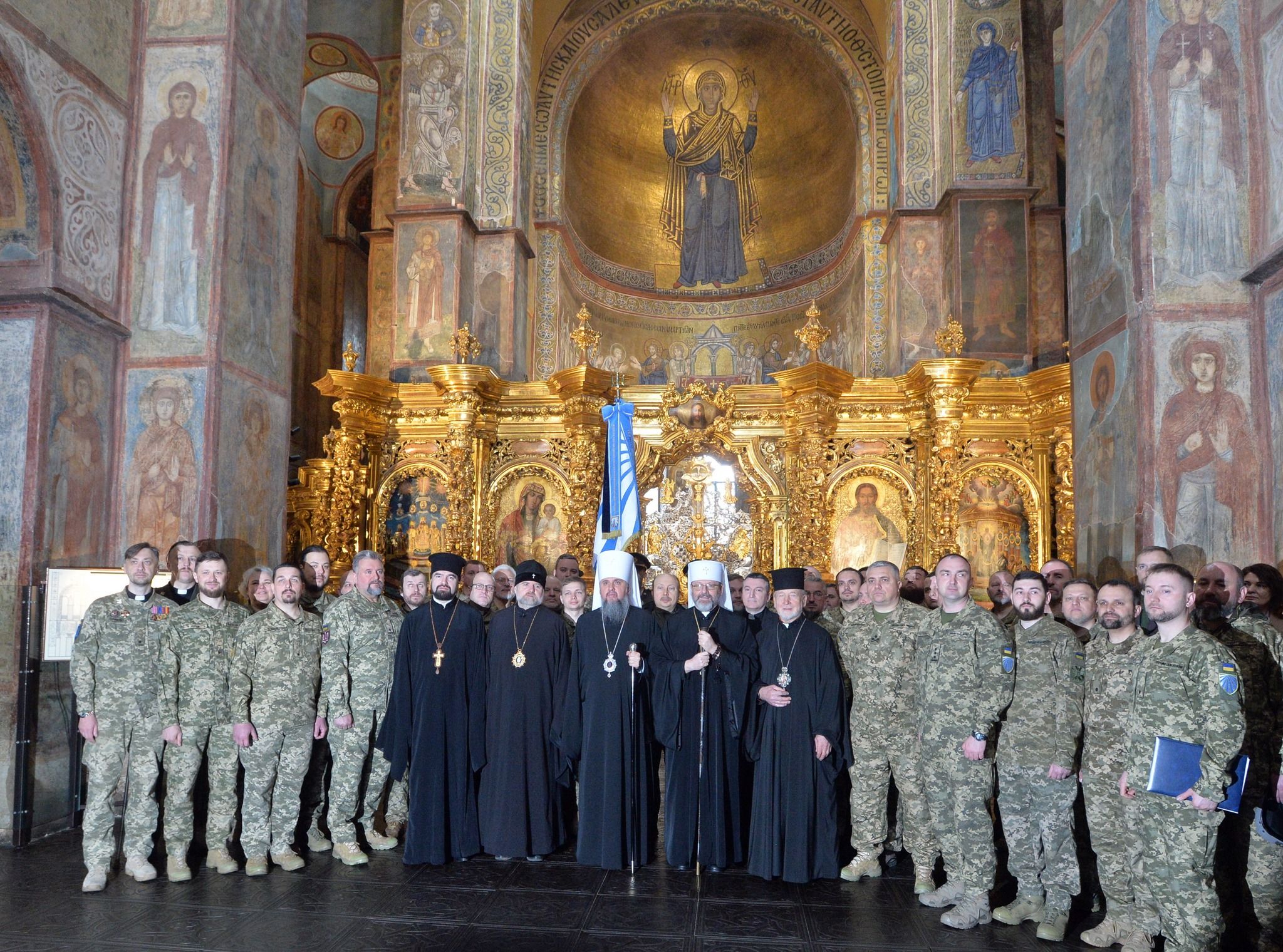 У храмі Святої Софії Премудрості Божої відбувся перший випуск військових капеланів - фото 111568