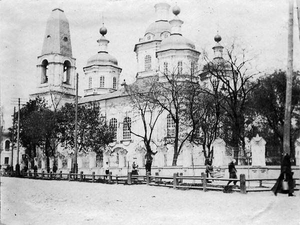 Краєвид зі Стрітенською церквою на початку XX століття - фото 114048