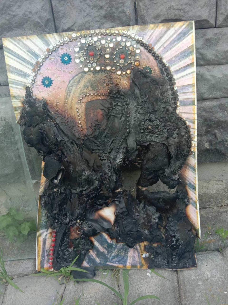 Невідомі спалили чудотворну ікону Божої Матері біля Святого джерела на Волині - фото 117389