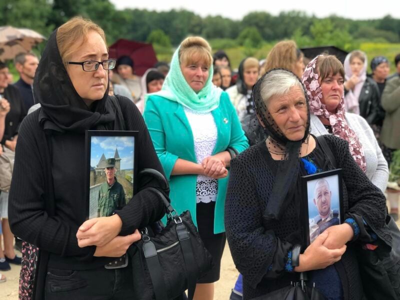 1300 паломників об’єднала Всеукраїнська проща родин загиблих Героїв у селі на Кременеччині - фото 119020