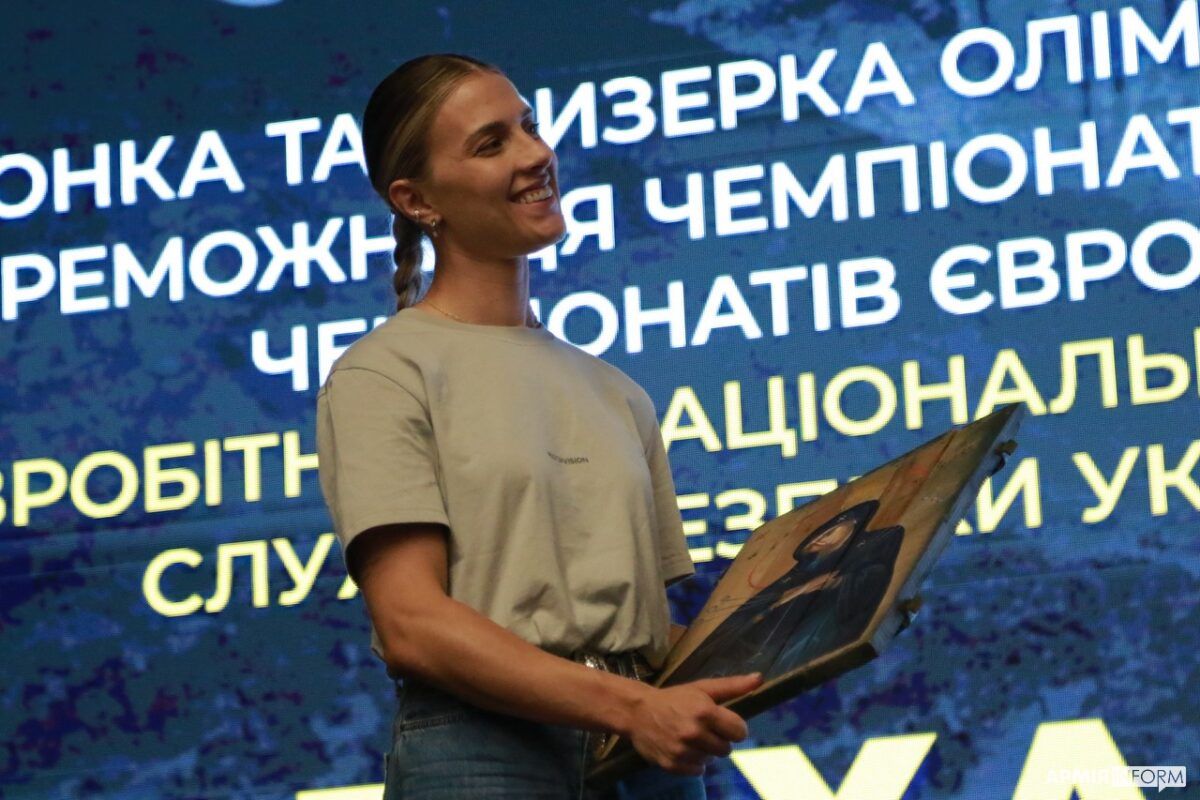 Ольгу Харлан відтепер оберігатиме ікона, яку подарували українські воїни - фото 119460