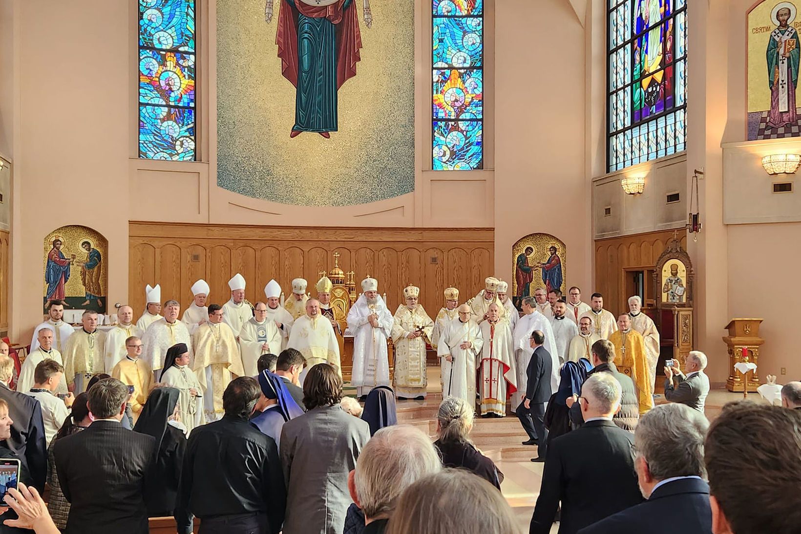 У Ванкувері відбулася інтронізація четвертого єпископа Нью-Вестмінстерської єпархії УГКЦ - фото 125255