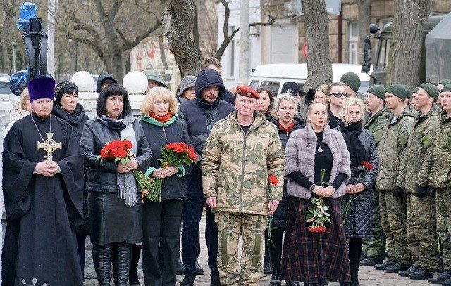 У Євпаторії відслужили панахиду за беркутівцями, які намагалися задушити Майдан у Києві - фото 130008