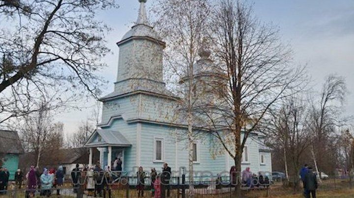 На місці згорілої церкви на Рівненщині будують новий храм - фото 131002