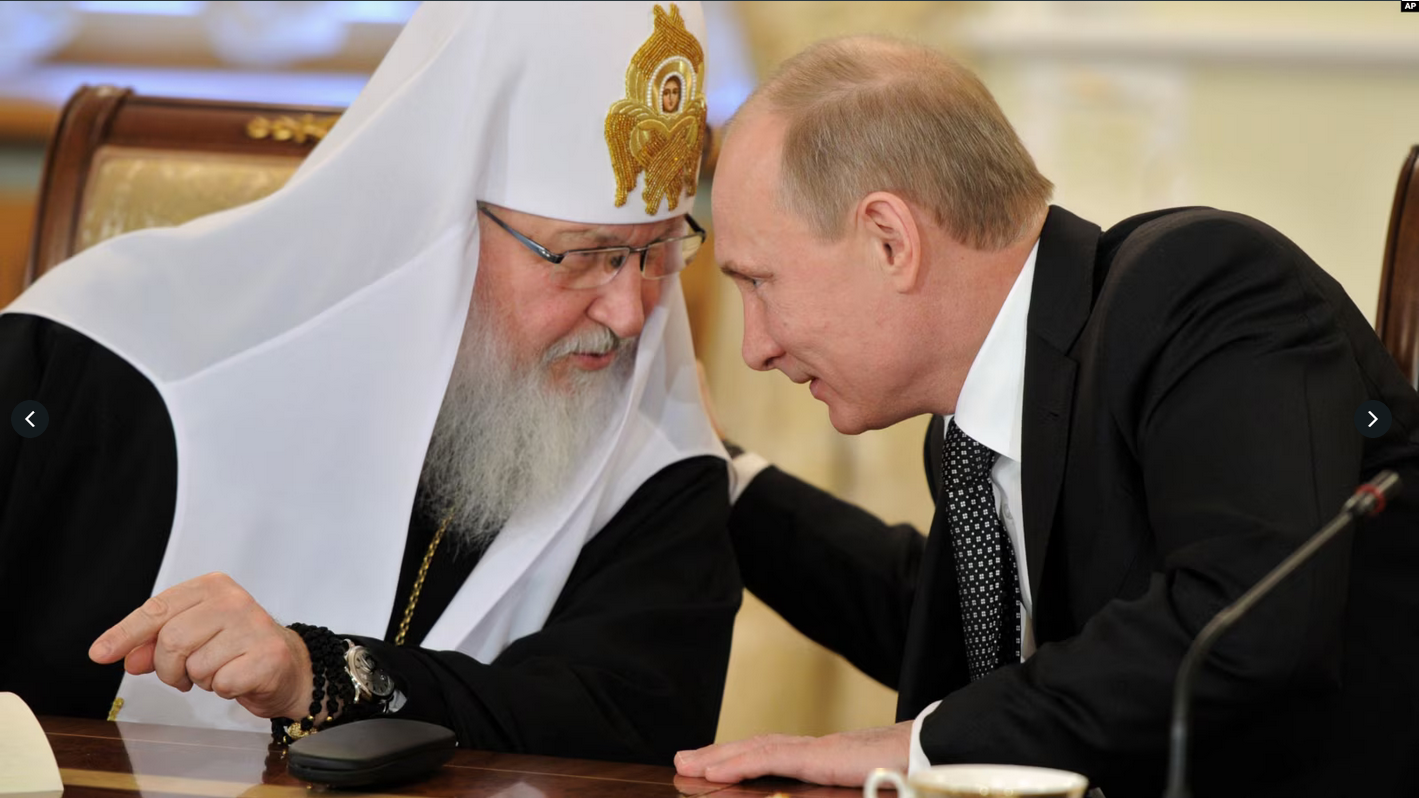 Президент Росії Володимир Путін (праворуч) і Московський патріарх Кирило (Володимир Гундяєв). 2012 рік - фото 132506